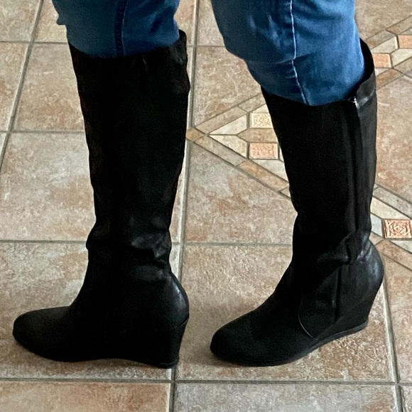 Tall black wedge heel boot by Softmoc - Size 40 (8.5-9) - Picture 4 of 13